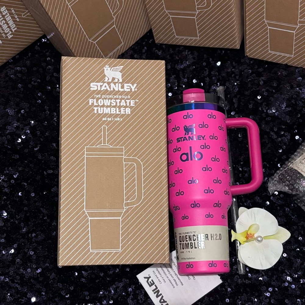 🎁Stanley Pink Quencher H2.0 Tumbler🎁